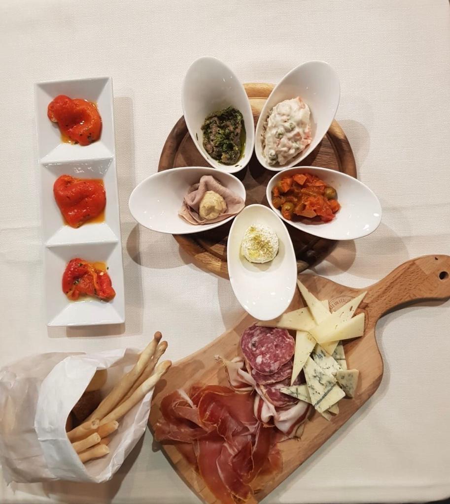 La Merenda Sinoira dell'Osteria Rabezzana da 1 a 2 persone dell'Osteria Rabezzana Su Cosaporto La Merenda Sinoira dell'Osteria Rabezzana da 1 a 2 persone dell'Osteria Rabezzana Su Cosaporto