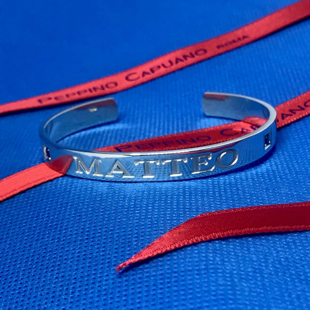 Artlinea, Bracciale a Schiava/Manetta in Argento 925 Rodiato Bianco oppure Dorato a spessore. Personalizzabile con Nome, Numeri o Lettere, Chiusura di Sicurezza, Made in Italy