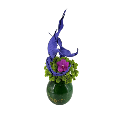 Vaso sferico Vertido Lava Verde con Santini verdi, orchidea e foglie di Strelizia 2